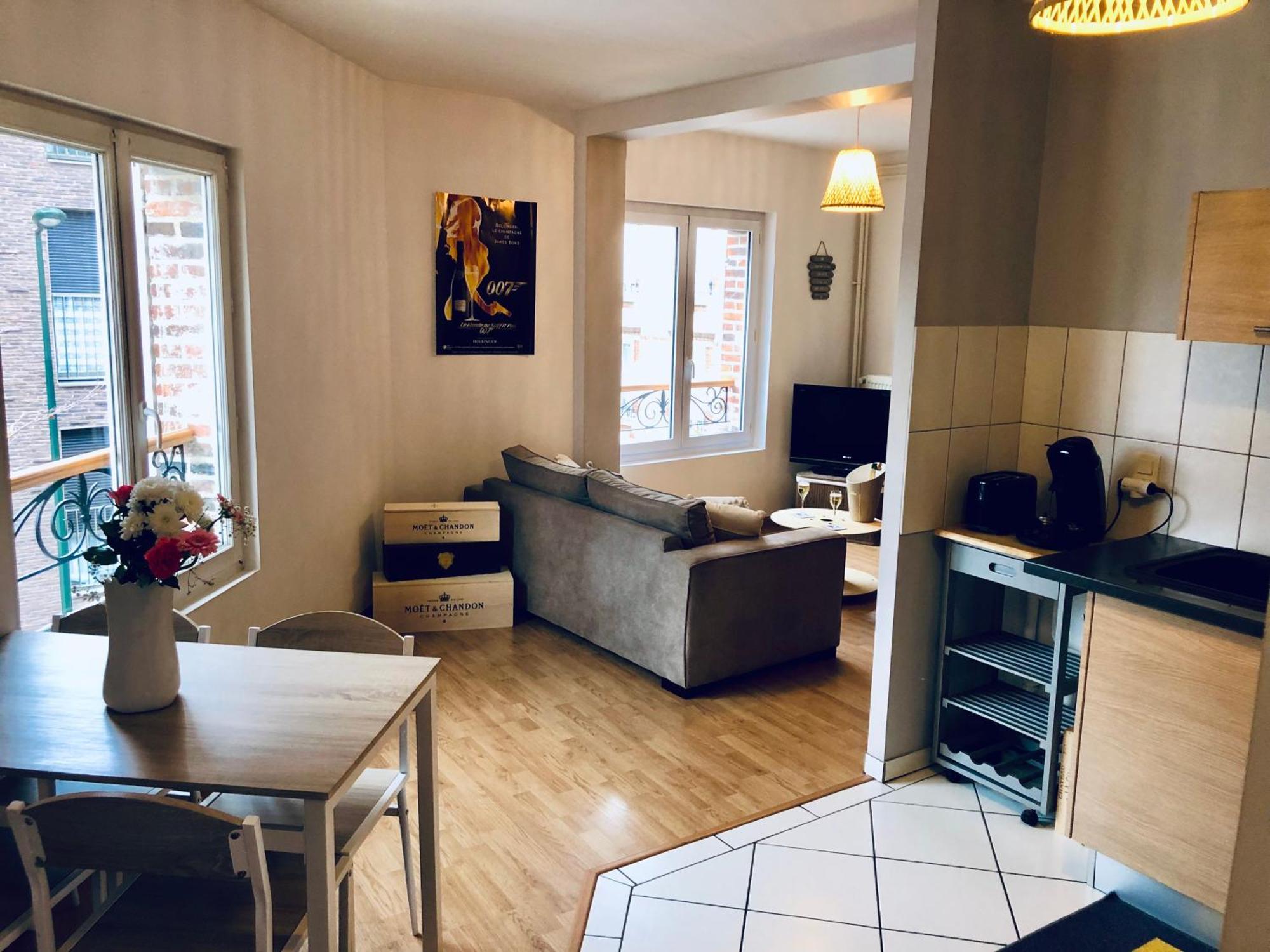 Logement Centre Ville D'Epernay Avec Parking Prive ภายนอก รูปภาพ