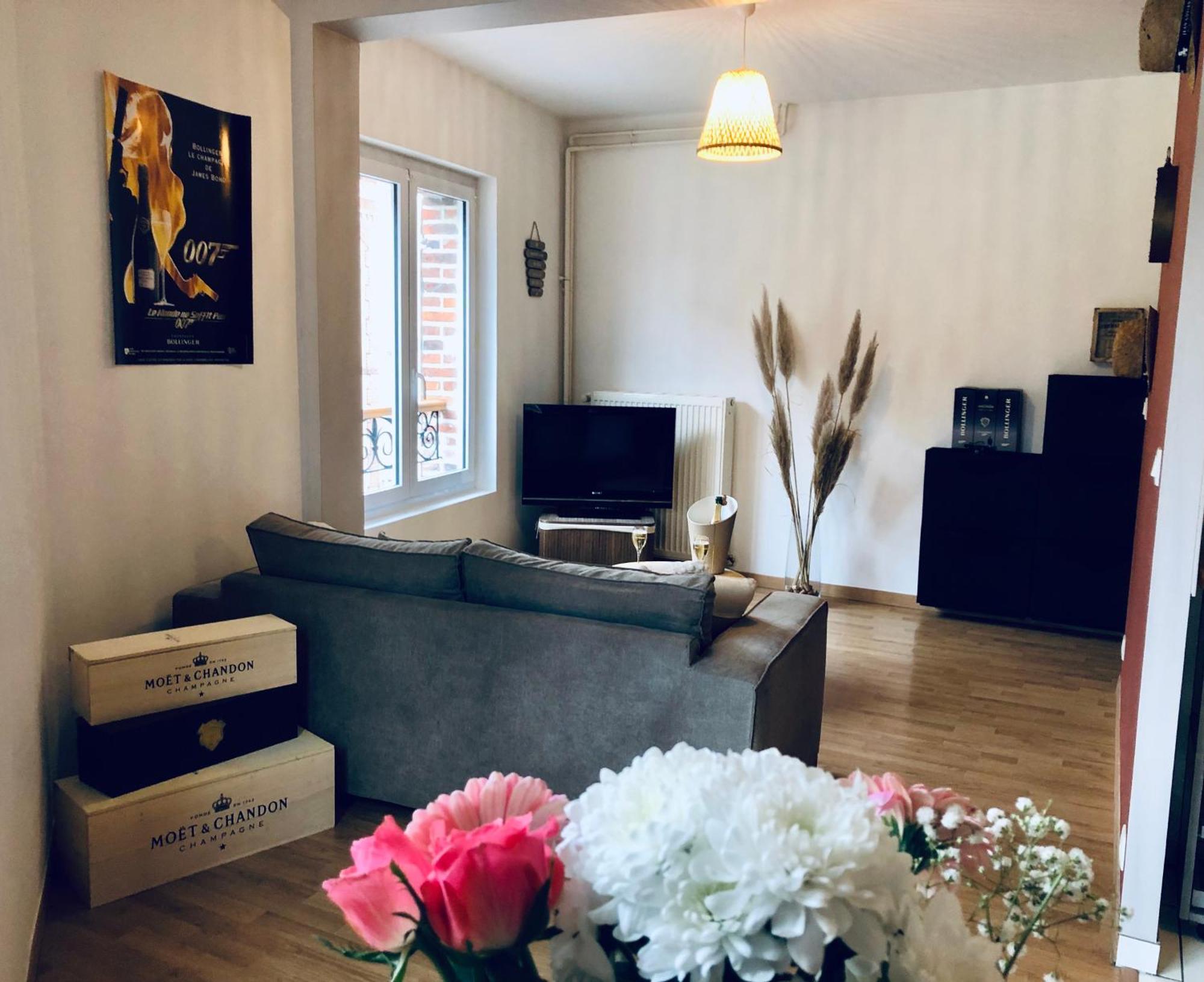 Logement Centre Ville D'Epernay Avec Parking Prive ภายนอก รูปภาพ
